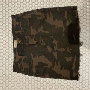 Camo mini skirt